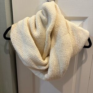 J crew Cozy Cream Knit Infinity muffler twisted Scarf OS